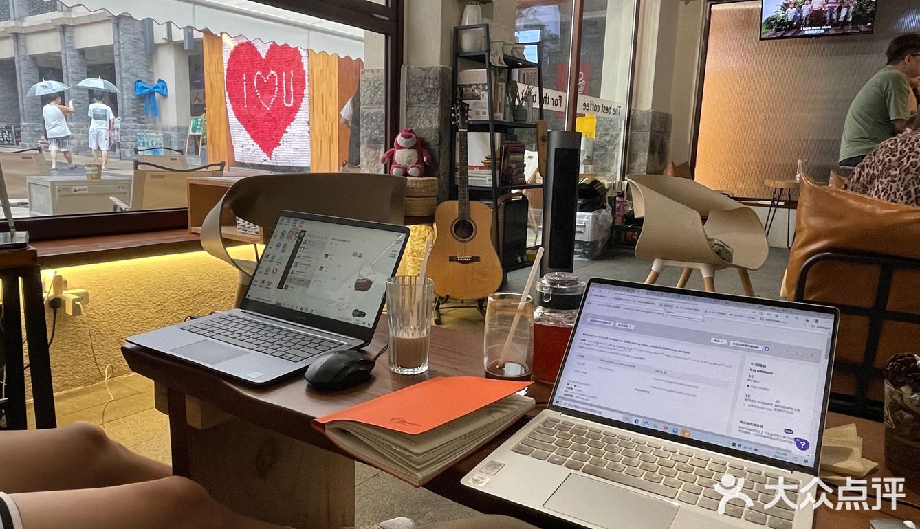 一家装潢很是吸引人的小咖啡店☕️满满的露营风