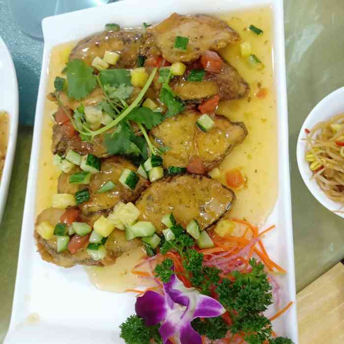 潮州的素菜馆这家开在开元寺对面已经有很多年的了有4层楼古色古香