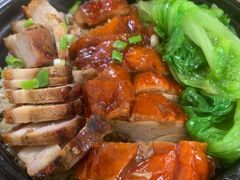 烧鸭脆皮猪肉双拼煲仔饭-煲煲香快餐(南京路店)