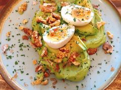 牛油果煮蛋吐司-RAC BAR(安福路店)