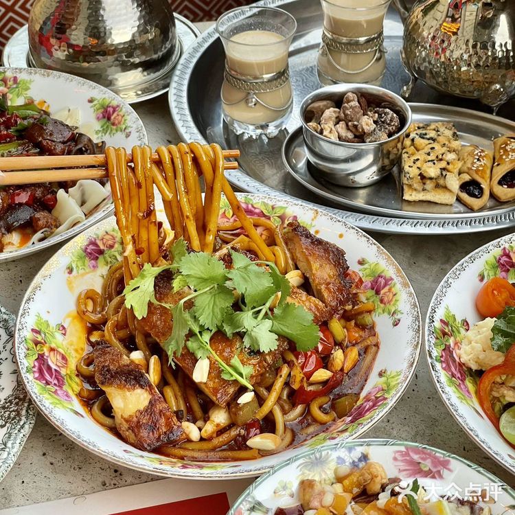 在外滩露台餐厅吃异域新疆风味，好有仪式感