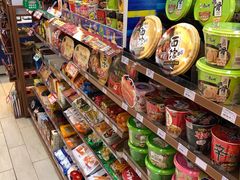 -全家便利店(襄阳南路店)