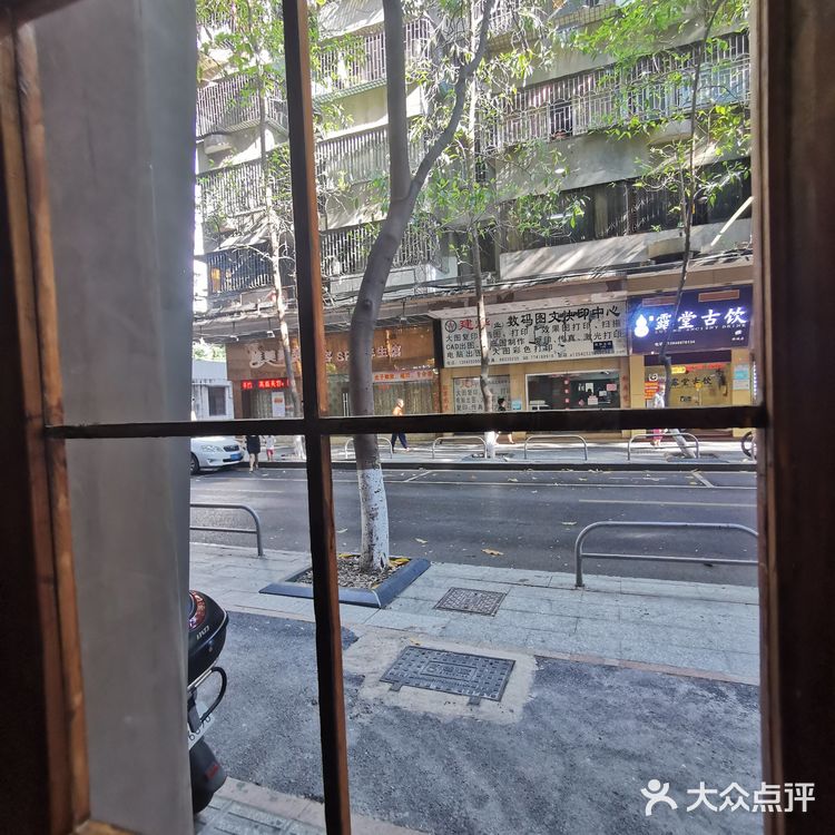 藏在居民楼下的6号咖啡店