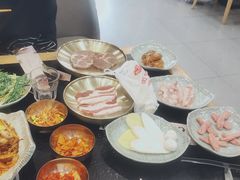 -臻牛烤肉