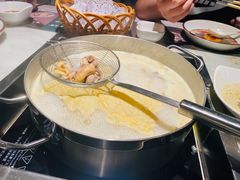 -尚尚仙·酸汤猪手·猪肚鸡火锅(华联万柳购物中心店)