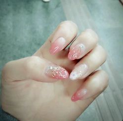 -进巍美甲美睫店