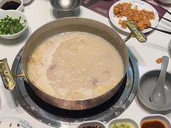 -洪氏嗨捞·广东猪肚鸡·椰子鸡火锅(西咸万象城店)