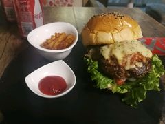 -HIGH FIVE哈福手工汉堡(桂林路店)