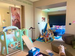 -上海滴水湖皇冠假日酒店
