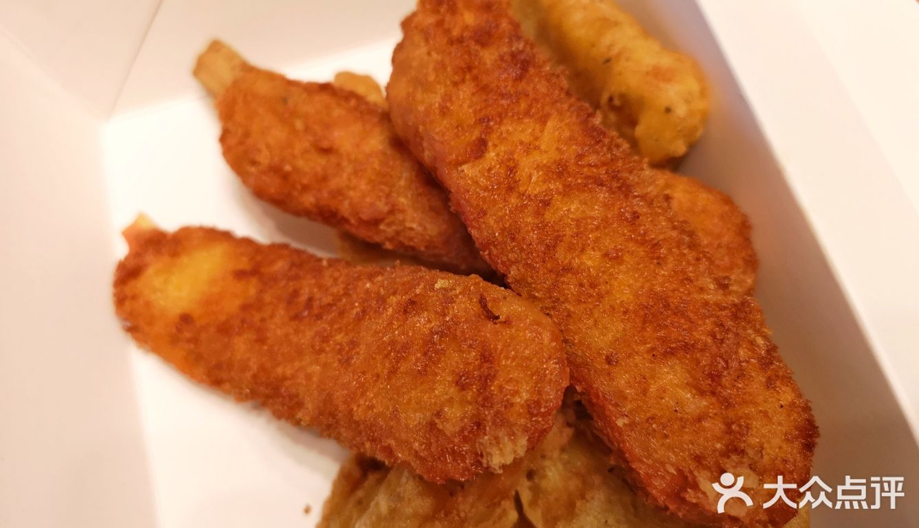 猪扒包夹了两块猪排,很实在