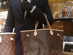 -乐蓬马歇百货公司(Rive Gauche)