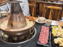 -果松木炭酸菜铜火锅·外婆参鸡汤