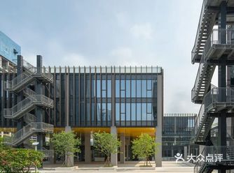 因此设计中并没有以“类型建筑”来做导向，没有把问题的