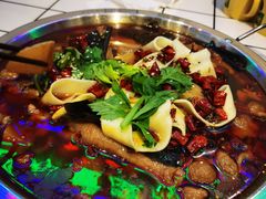 -晓彭肥肠鸡·泡椒鸡火锅(水木天地店)