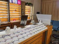 -优医视平价眼镜蔡司依视路折扣工厂店(十里堡店)