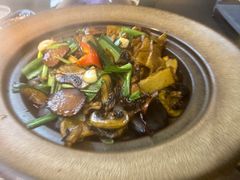 爆炒赤松茸黑牛肝菌-云海肴云南菜·蒸汽石锅鱼(青岛万象城店)