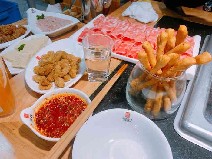 蜀奴火锅(蒙城店)-"良心火锅店!好吃!服务员堪比某某捞!整个.