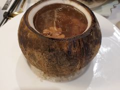 椰子八宝鸡汤-闻见中国海南菜(K11店)