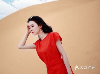 敦煌少雨，时近傍晚依然是碧空如洗