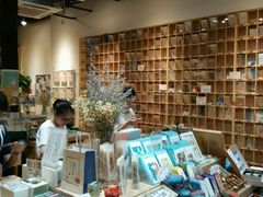 -猫的天空之城概念书店(杭州南宋御街店)