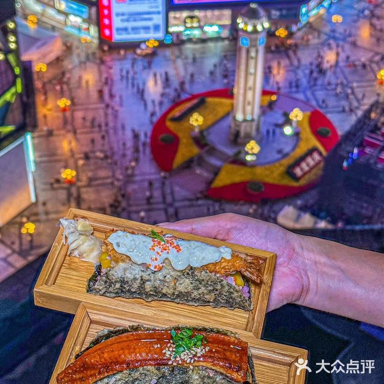 本地人私藏这家可以看解放碑跨年的料理小馆