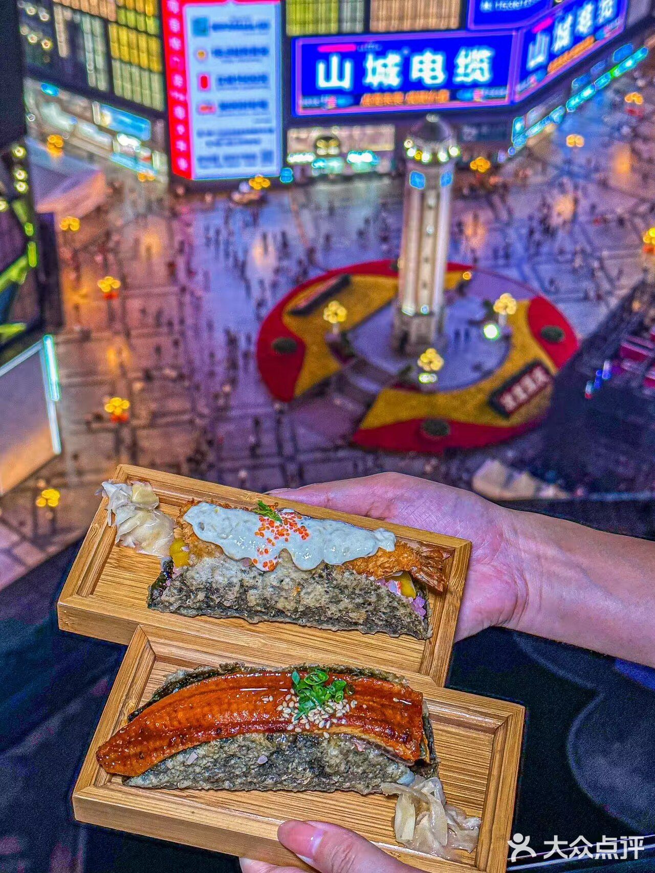 本地人私藏这家可以看解放碑跨年的料理小馆