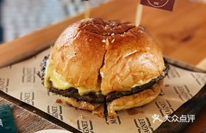 Signature A5 Wagyu Burger (Cheese Pull)