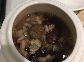 每天睡醒了先躺在床上看大众点评上的评论，然后看有什么