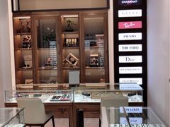 -回瑞眼镜·蔡司·依视路官方授权店(广益路万达店)