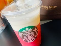 草莓椰香星冰乐-星巴克臻选(深圳金光华店)
