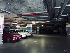 -绿地缤纷城-停车场