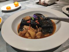 猴头菇鲍汁瑶柱扒制黑豆腐-肴约·花园式餐厅(湖里店)