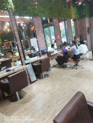 -震轩美容美发连锁店