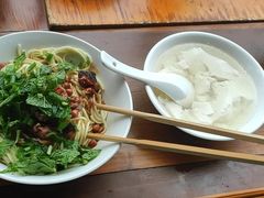 伴面-凯里老坛酸汤