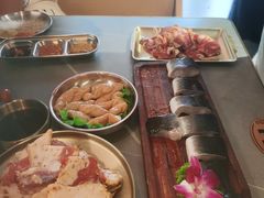 -围炉肉舍•炭烤活鳗•丹东海鲜烤肉(步行街店)