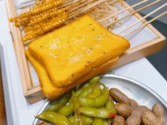 -山野的朋友露营炭火烤肉