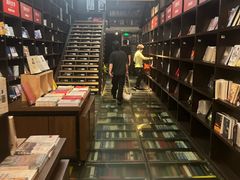 -钟书阁(松江泰晤士小镇店)