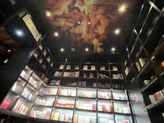 -钟书阁(松江泰晤士小镇店)