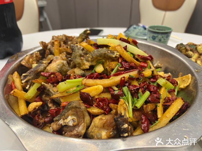 馋嘴蛙火锅干锅牛蛙图片