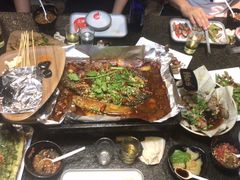 -何师烧烤·香辣蟹·川菜·30年老品牌(太古里旗舰店)