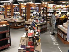 -西西弗书店&矢量咖啡(凯德晶萃广场店)