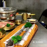 可以看到他们家的鳗鱼真的好大好大一条