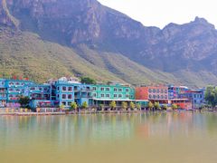 -百里峡七彩艺术小镇