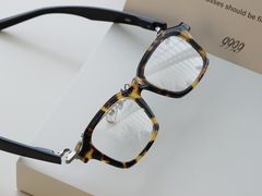 -目艮眼镜SHOWROOM(品牌集合店)