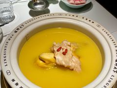 领鲜花胶鸡汤-领鲜天下·焗海鲜·花胶鸡(天目里店)
