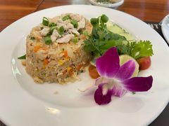 -Chom Cafe and Restaurant