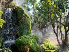 -Chom Cafe and Restaurant