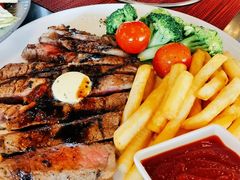 碳烤肉眼牛排及秘制牛排汁-WOLFGANG PUCK KITCHEN & BAR(迪士尼小镇店)