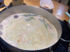 -洪氏嗨捞·广东猪肚鸡·椰子鸡火锅(西咸万象城店)