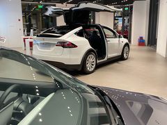 -TESLA 特斯拉(上海太古汇体验店)